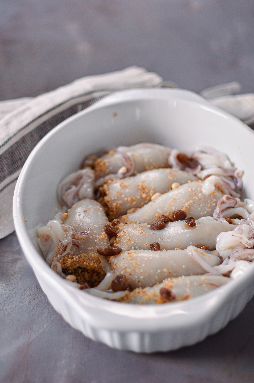 calamari-ripieni-uvetta-pinoli-malvasia