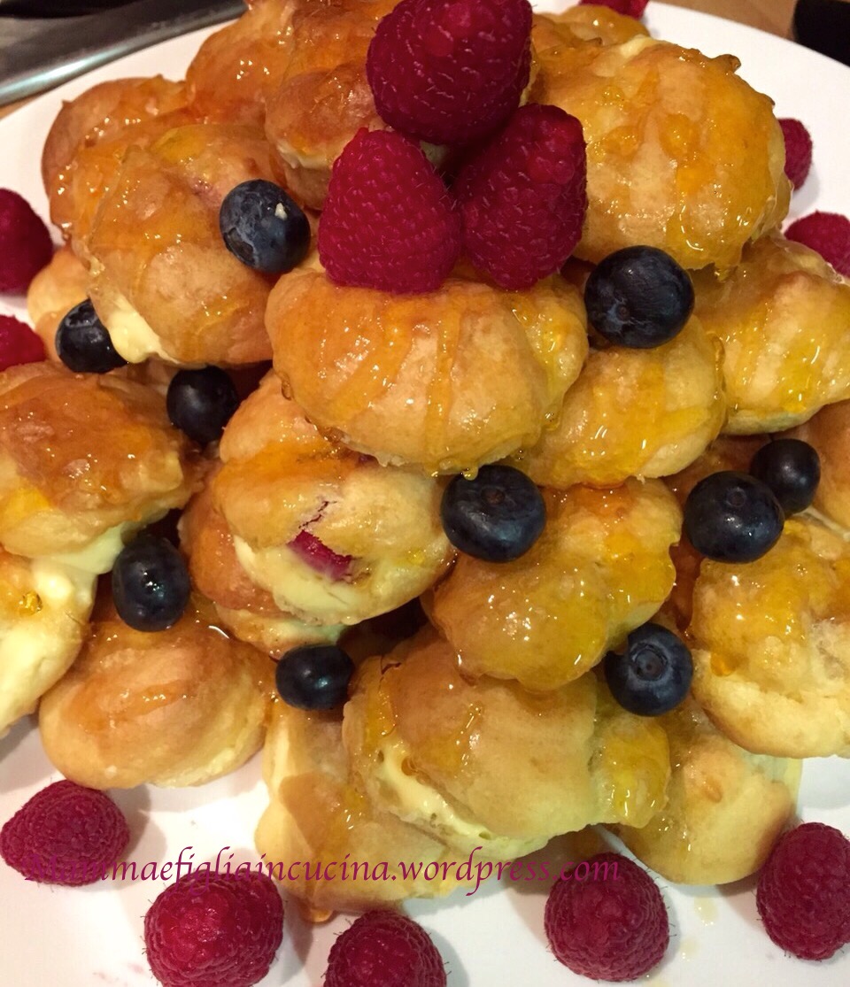 bignè-ripieni-di-crema-chantilly