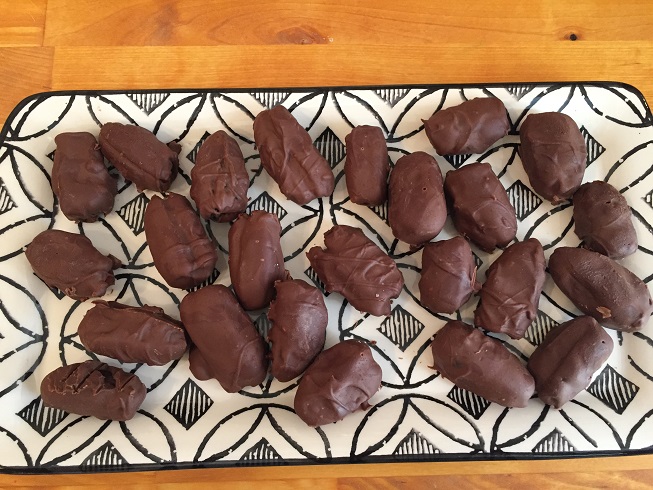 datteri-ripieni-di-noci-e-cioccolato