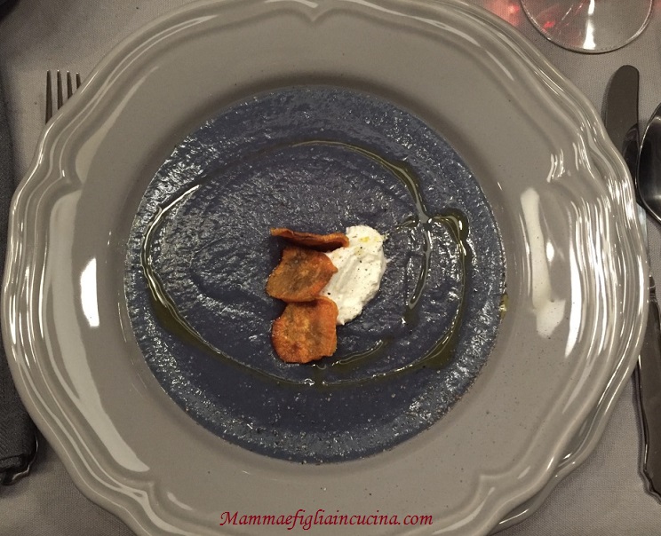 Vellutata di cavolo verza viola e patate