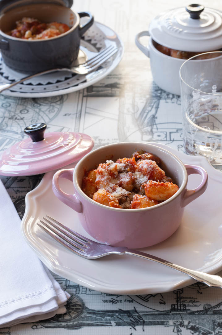 gnocchi-veloci-gratinati-sugo-piselli