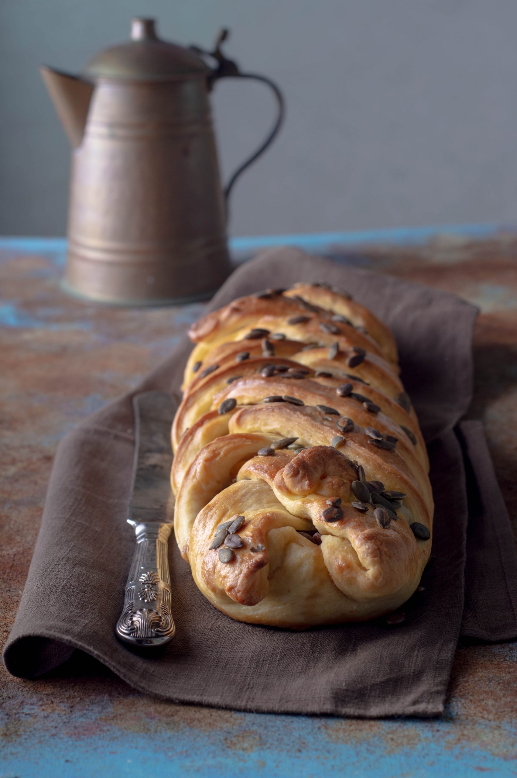 treccia-di-pane-mozzarella-e-melanzane