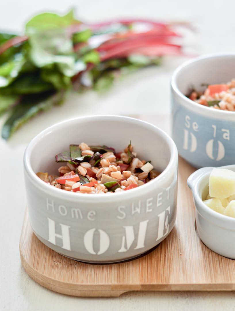 Farro-con-pecorino-bieta-rossa-e-pomodorini